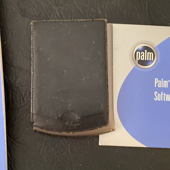 Palm, the handheld series, comes with handbook and desktop software, w/ cover - Picture 4 of 5